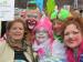 Monique Legault avec d'autres manifestants